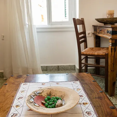 Apartment Elisabeth's Traditional House In Poros Poros Town